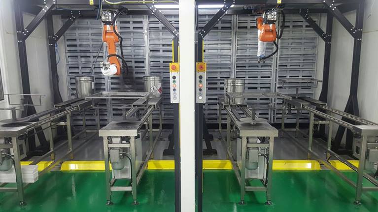 Zavěšený lakovací robot KR AGILUS EX se vyznačuje přesností, rychlostí a spolehlivostí.