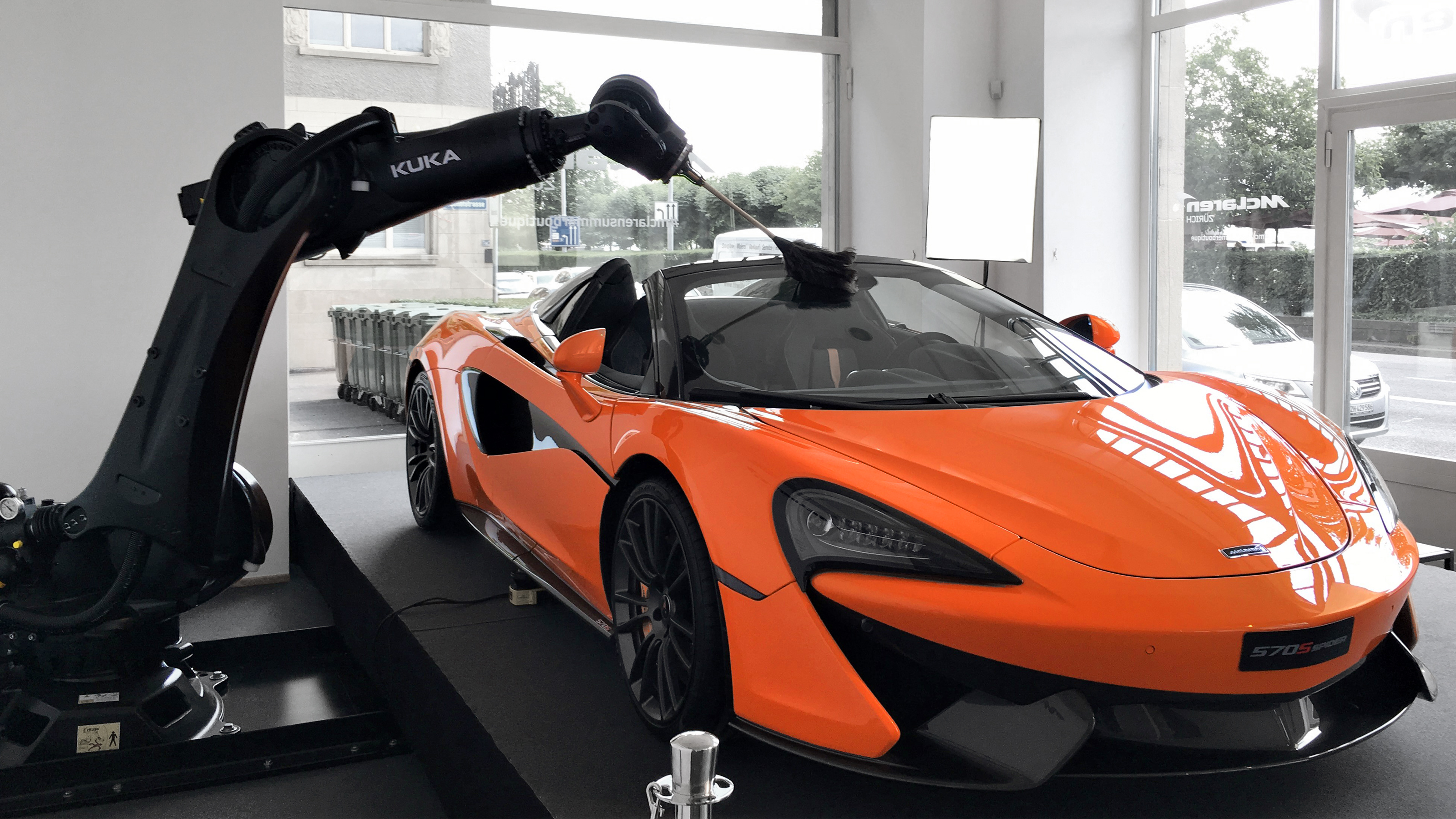 Mclaren Summer Boutique Kuka Ag