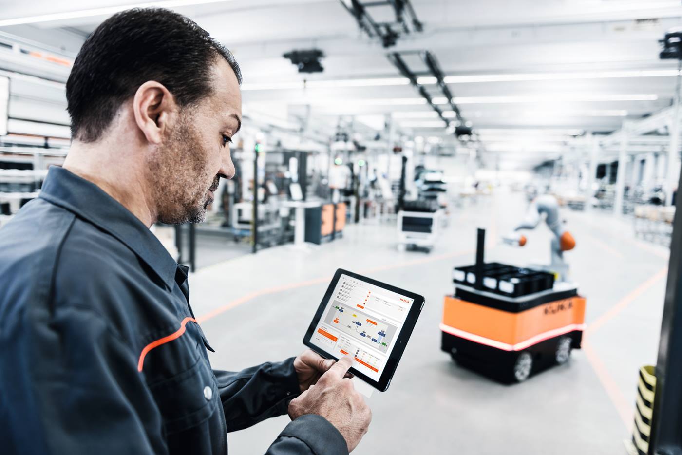 KUKA Smart factory: Data mobility cobot