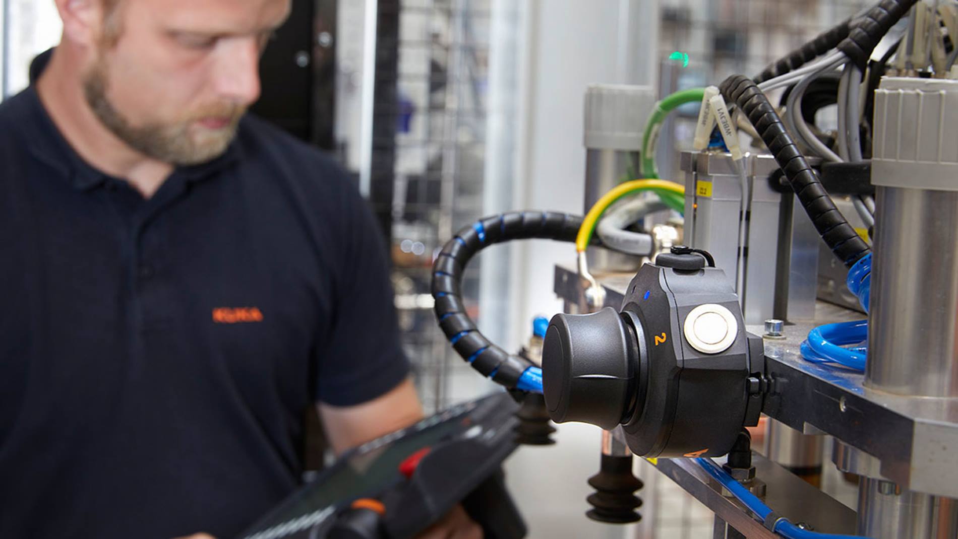 Het hartstuk van ready2_pilot: de controller voor de exacte handgeleiding van een industriële robot.