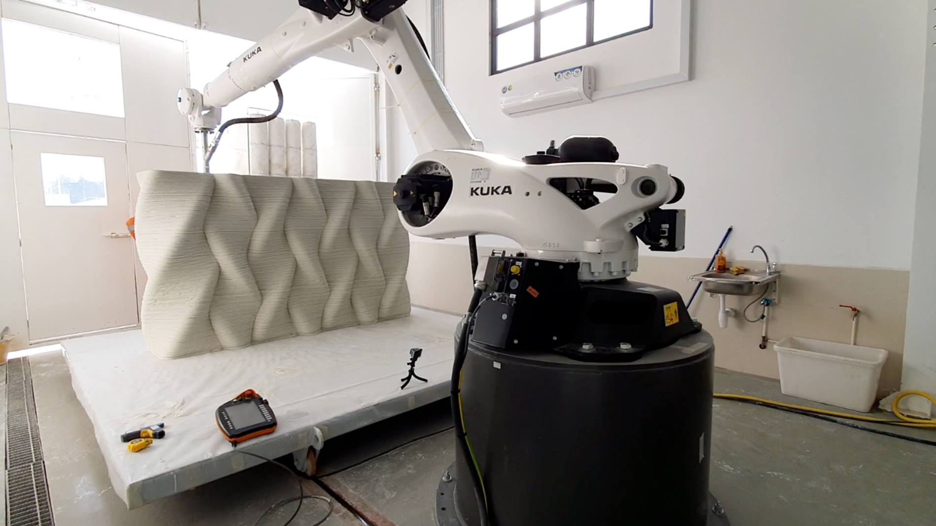 KUKA Roboter im Einsatz für BESIX 3D
