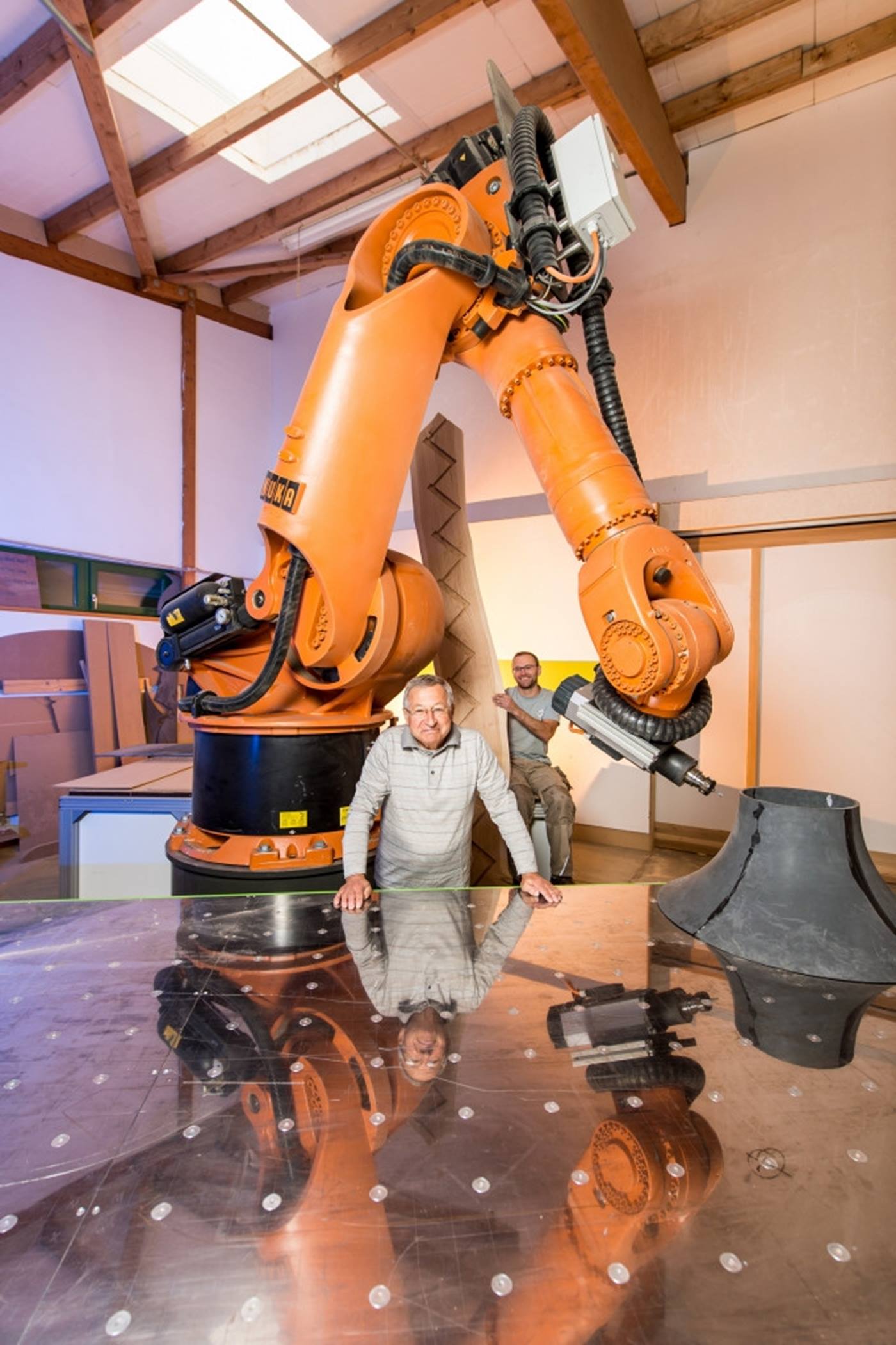 Roboter unterstützt bei Tischlerei Eigenstetter