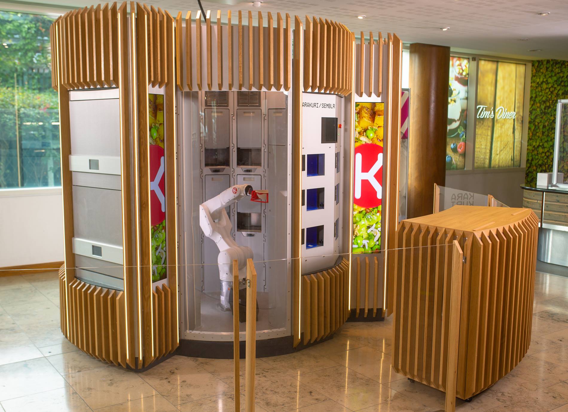 KUKA Kantinenroboter arbeitet bei Ocado 