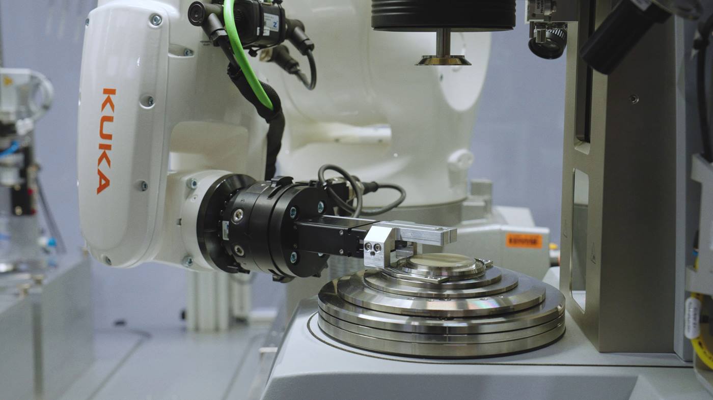 Roboterarm KR AGILUS in Testmaschine