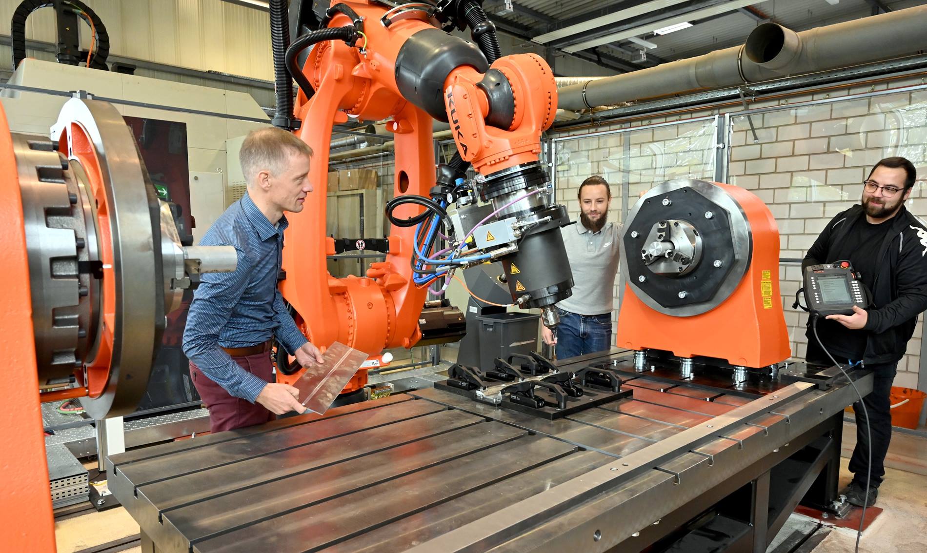 Der KR FORTEC ultra MT wurde speziell für Anwendungen entwickelt, die hohe Prozesskräfte, Steifigkeit und Präzision erfordern.