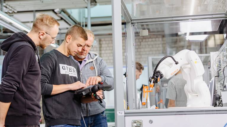 Robot training package for hands-on learning of robot programming, commissioning and operation of industrial robots