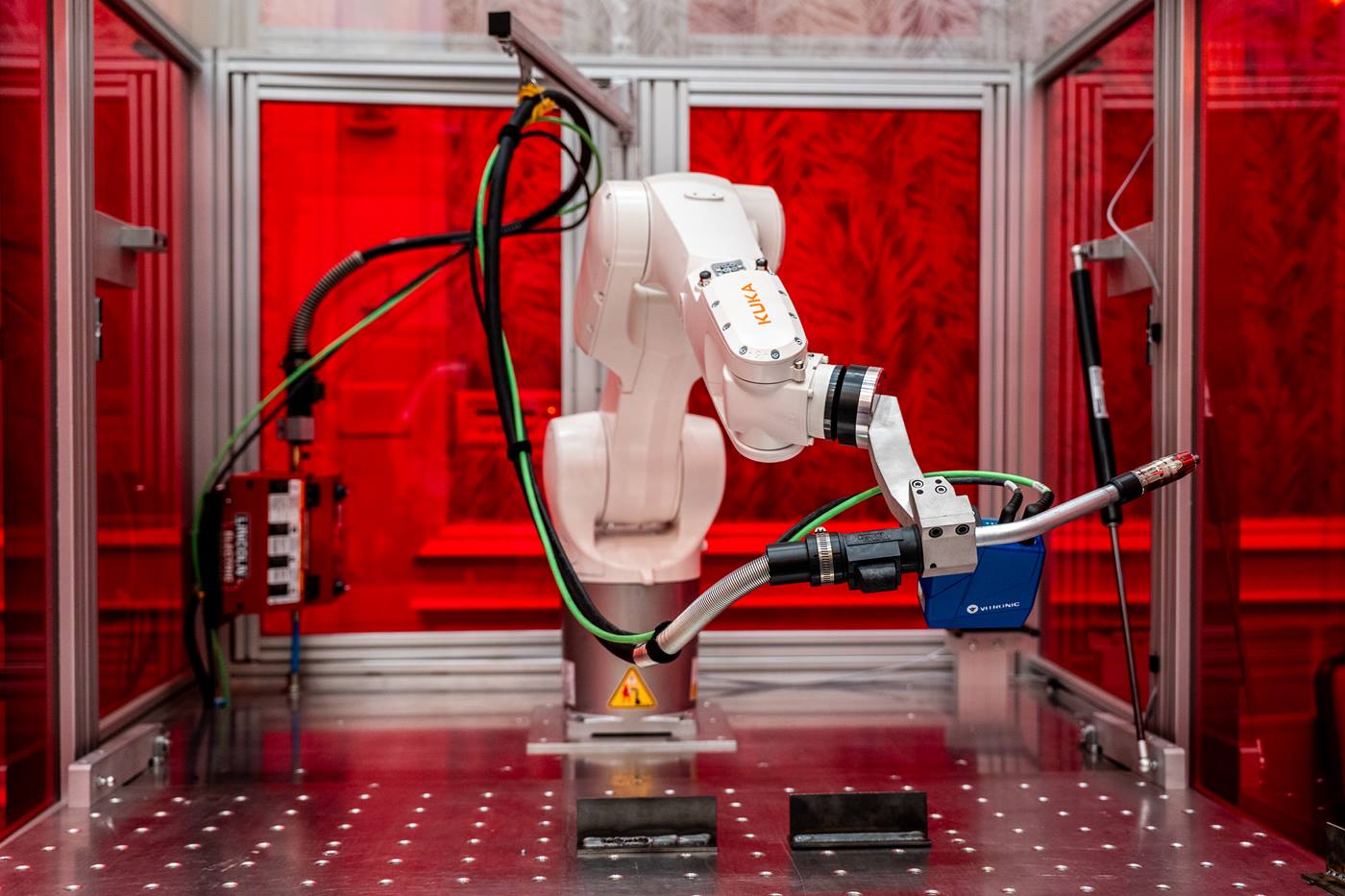 Educational arc welding cell