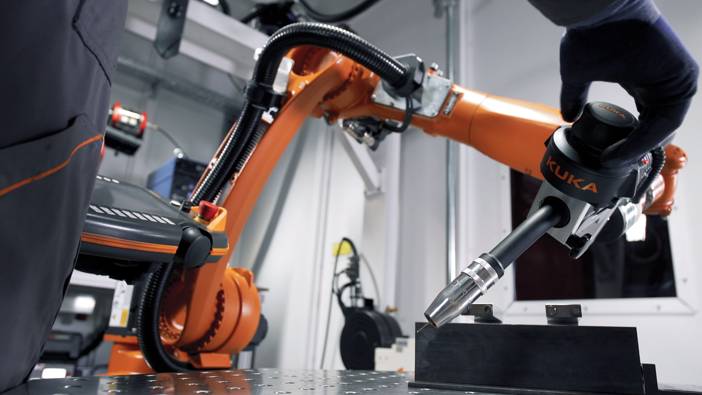 Industriële robots onderwijzen in plaats van ze te programmeren