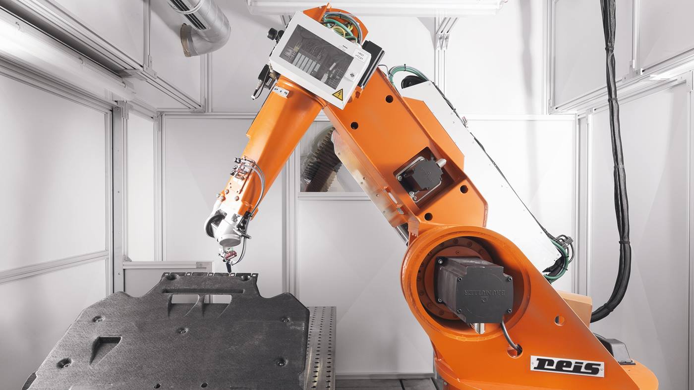 CO2-Laserroboter von KUKA schneidet und perforiert Kunststoffe 