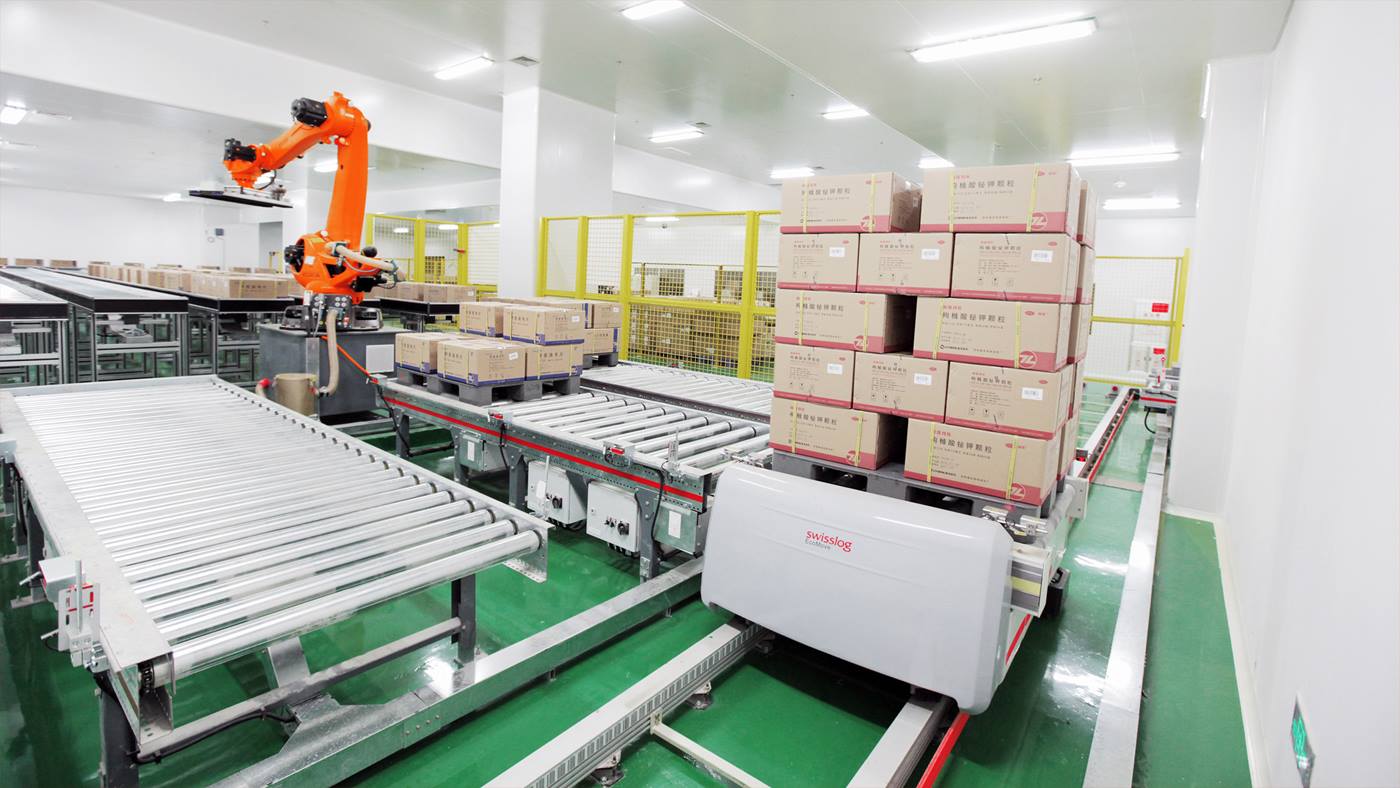 Automatic depalletizing and palletizing KUKA AG